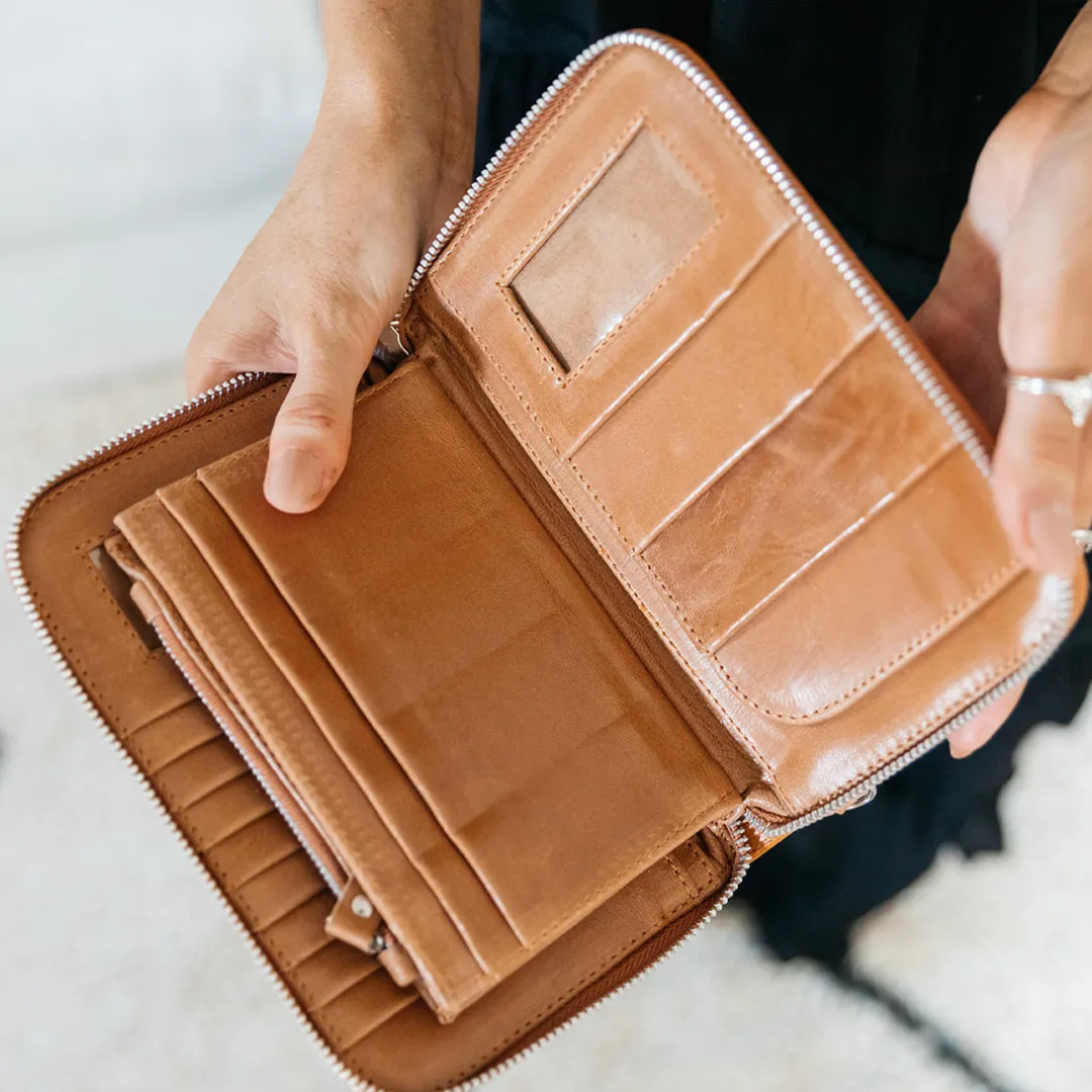 Eternity Zip Round Wallet - Distressed Tan