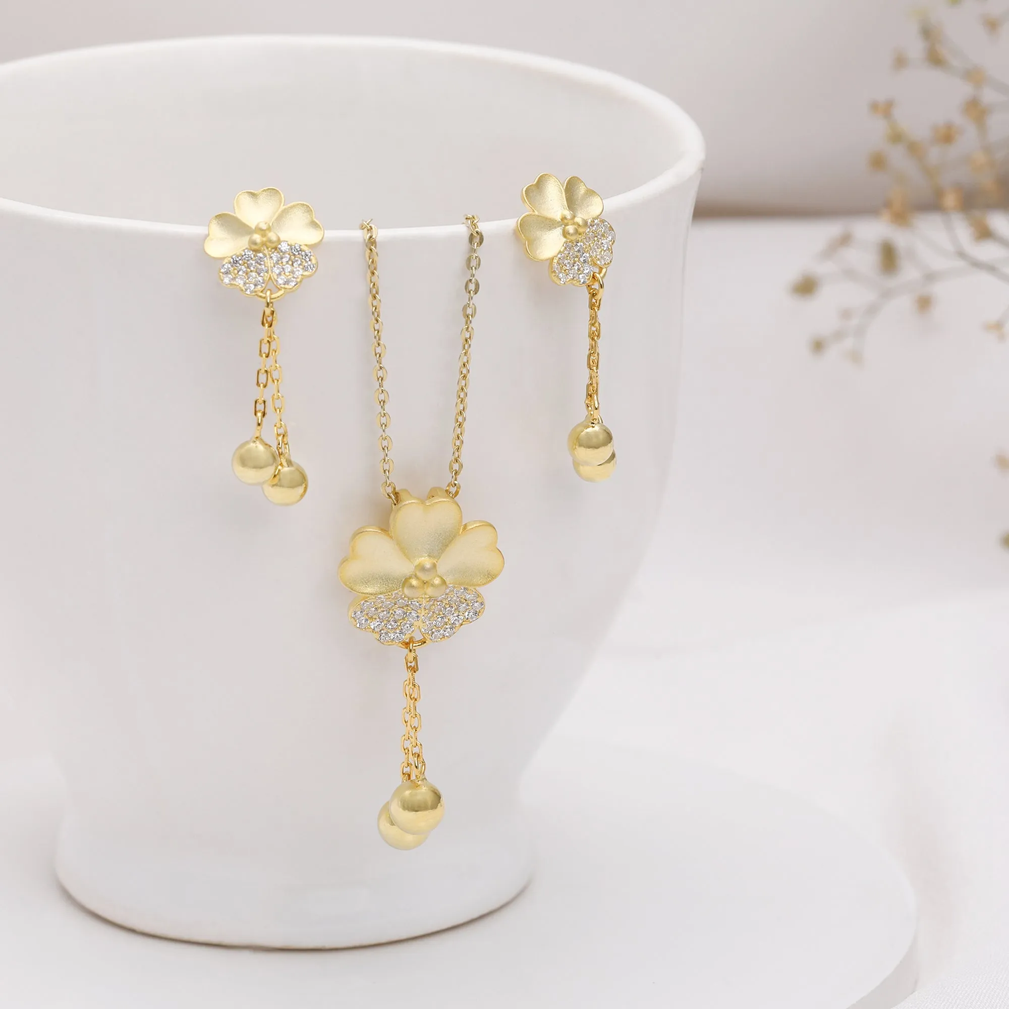 Golden Clover Dangle Set with Link Chain