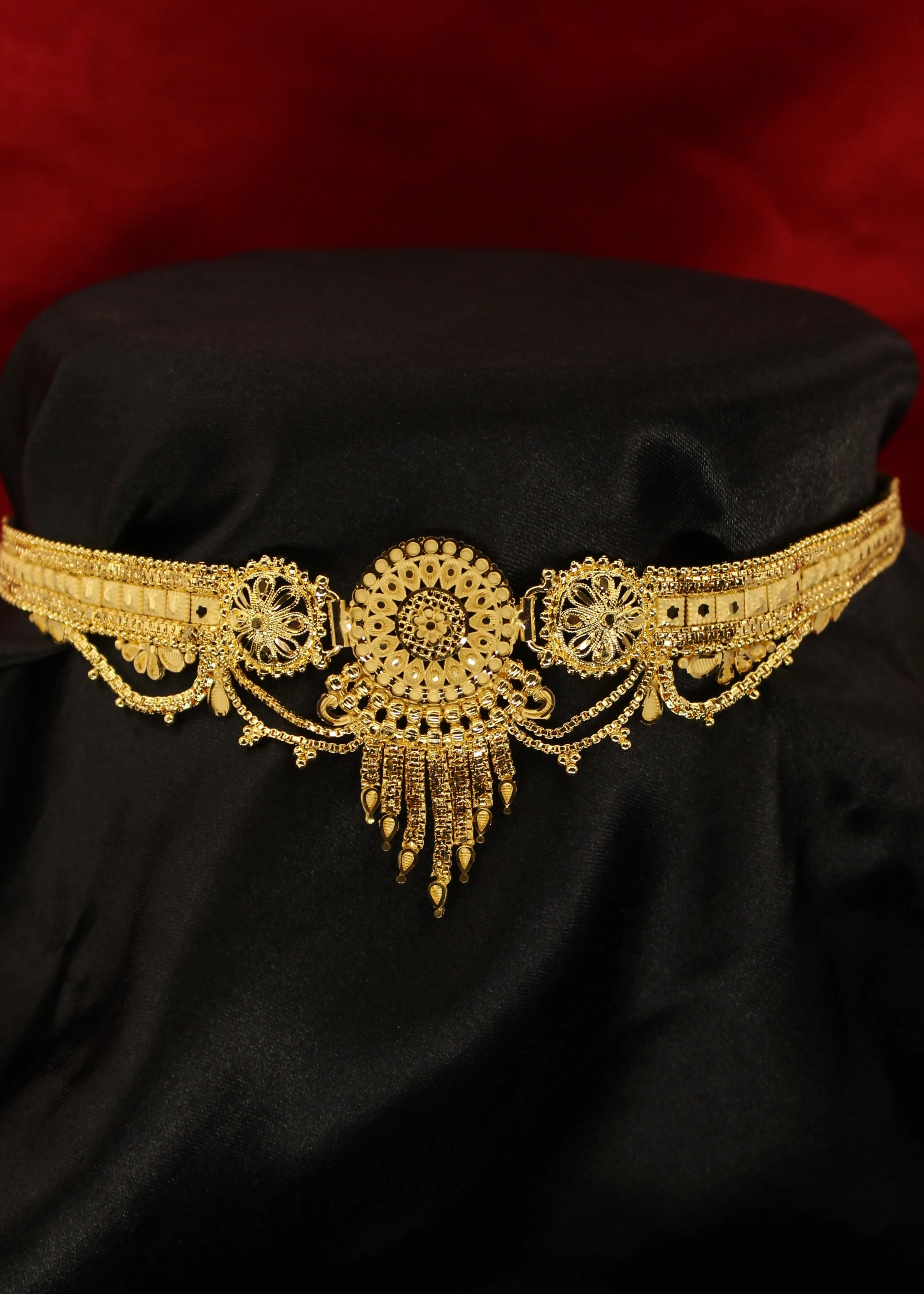 GRACEFUL GOLD PLATED MEKHALA