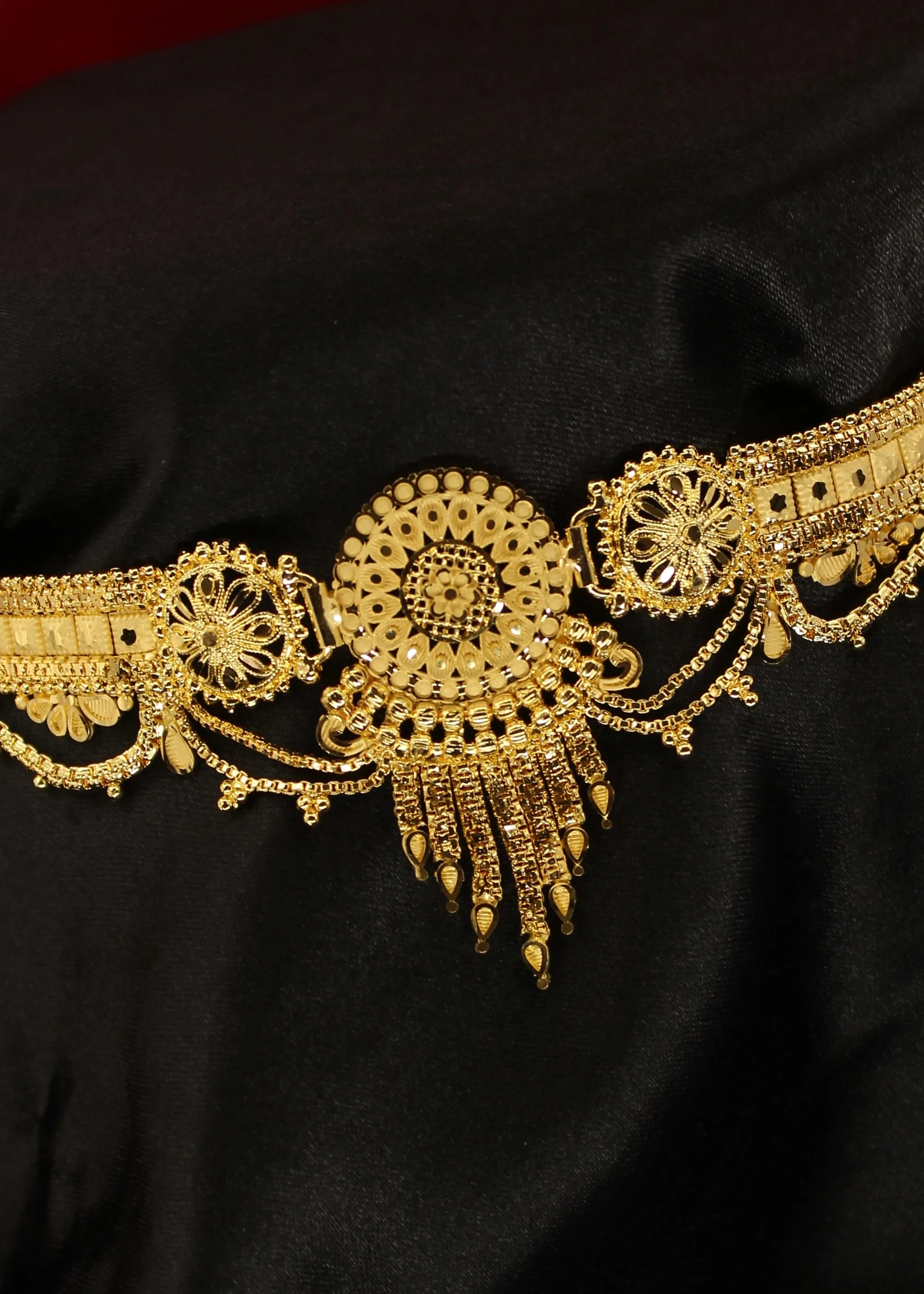 GRACEFUL GOLD PLATED MEKHALA