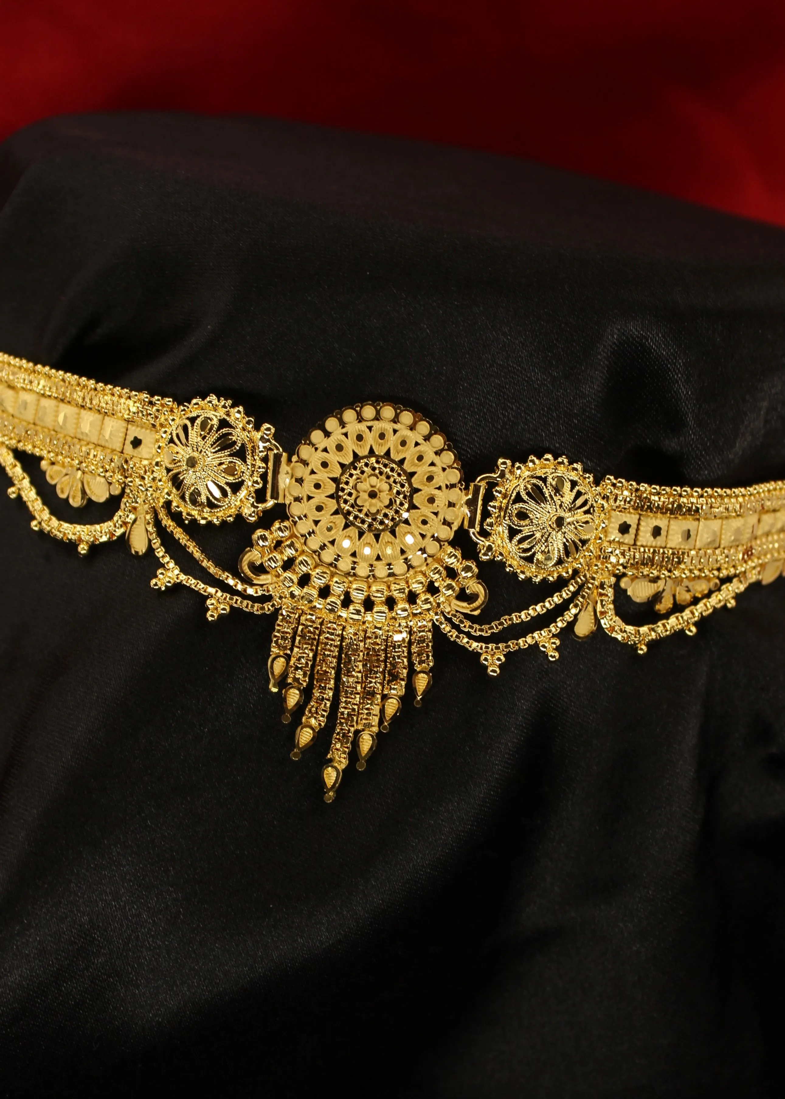 GRACEFUL GOLD PLATED MEKHALA