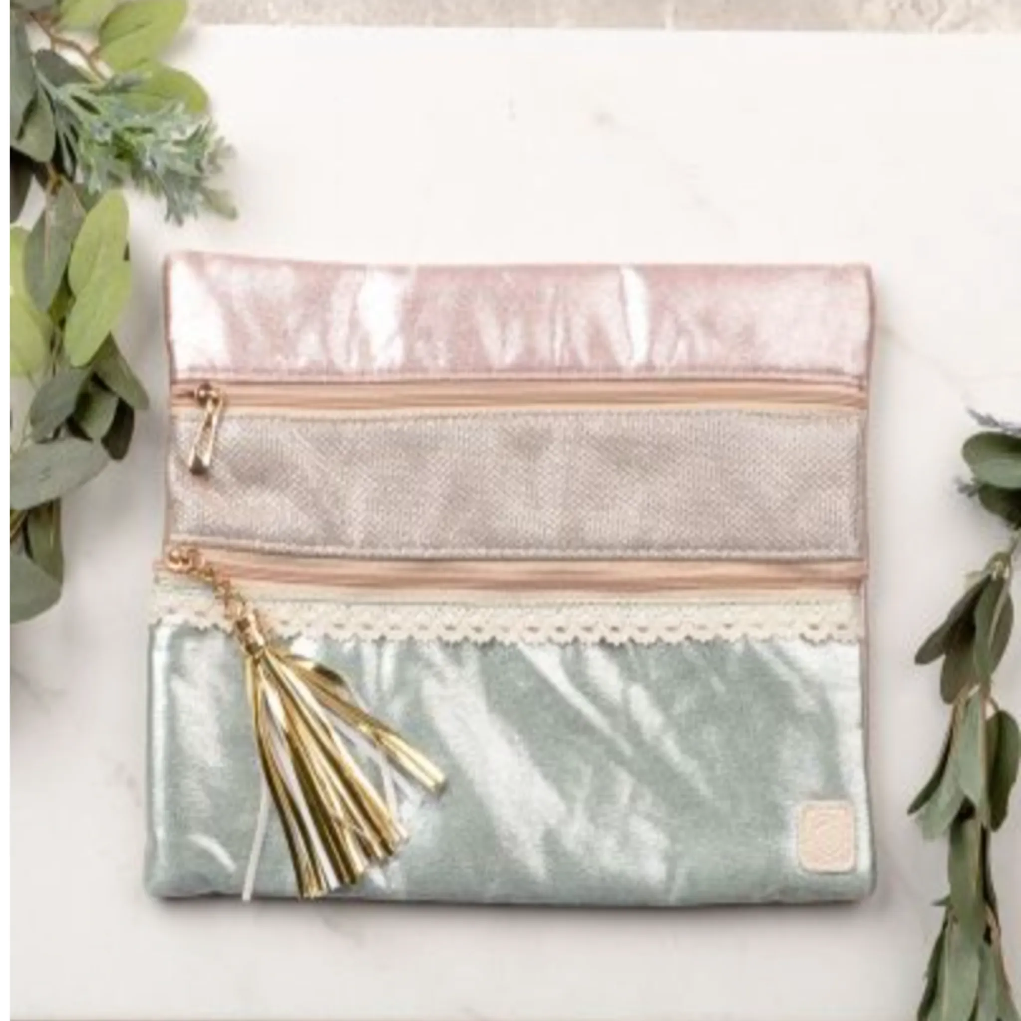 The Versi Makeup Bag